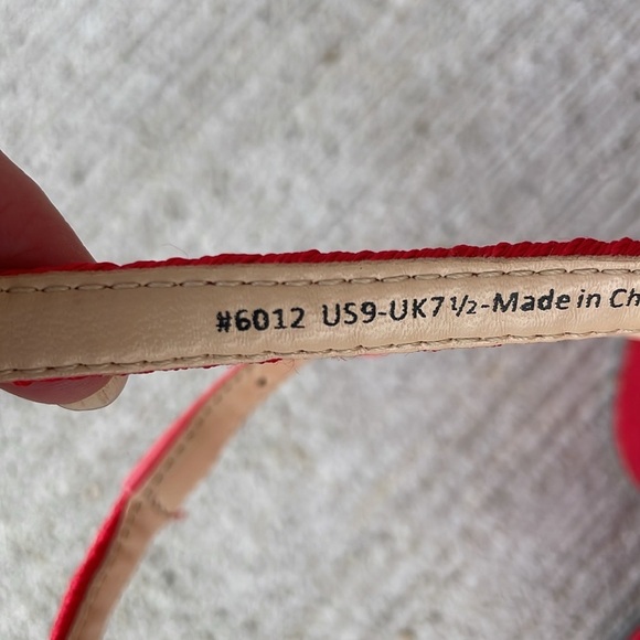 CAbi Red Strappy Tiptoe Chunky Heel Sandal Size 9 Red Pink - Picture 6 of 10